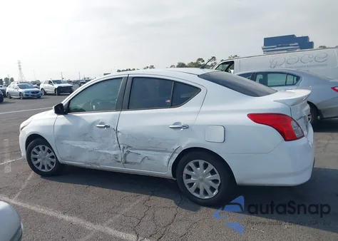 2015 Nissan Versa 1.6 S/1.6 S+/1.6 Sl/1.6 Sv z USA, uszkodzony, nr VIN 3N1CN7AP4FL909277